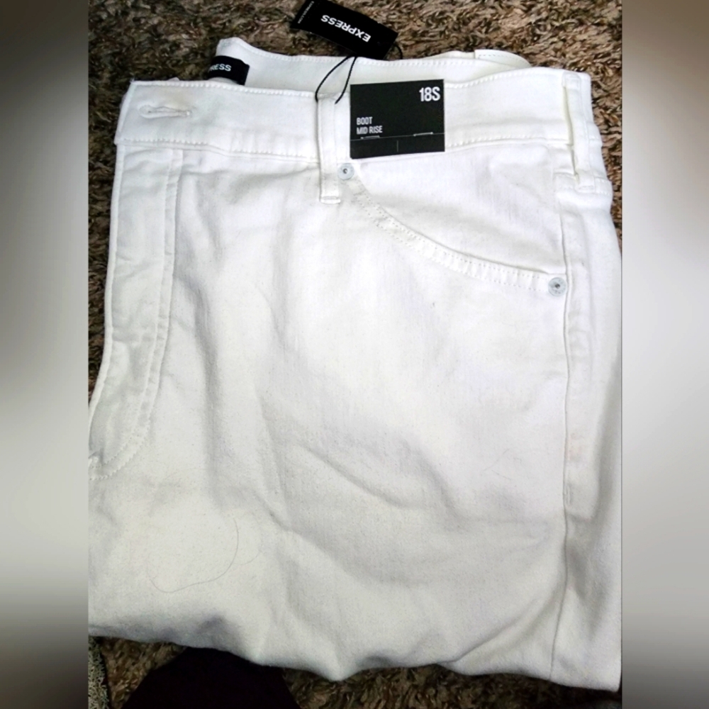 NWT. Express White Bootcut Jeans